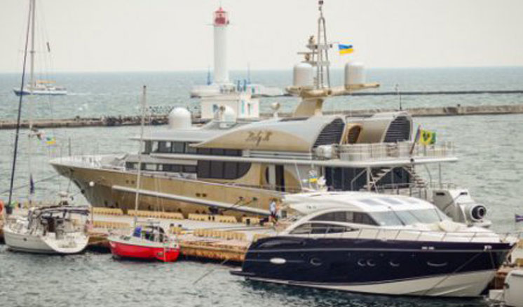 Українські олігархи на яхтах можуть захистити Азовське море від Росії