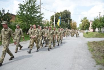 Навчальні збори військових на Тернопільщині розпочалися з урочистого маршу