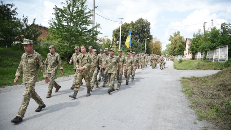 Навчальні збори військових на Тернопільщині розпочалися з урочистого маршу