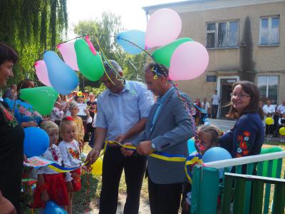 На Теребовлянщині відкрили новий дитячий майданчик (ФОТО)