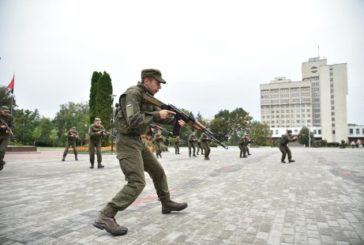 У Тернополі, біля пам’ятника Степану Бандері, провели флешмоб з нагоди 79-ї річниці створення військової частини 3002 (ФОТО)