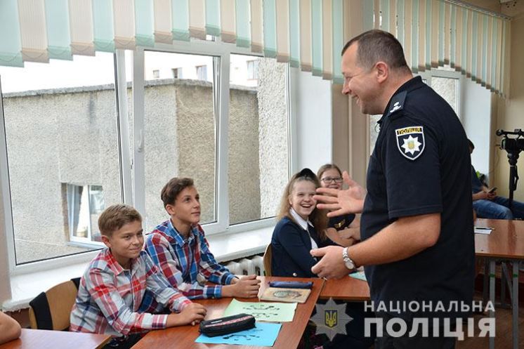 Тернопільські правоохоронці навчали школярів протидіяти булінгу (ФОТО, ВІДЕО)