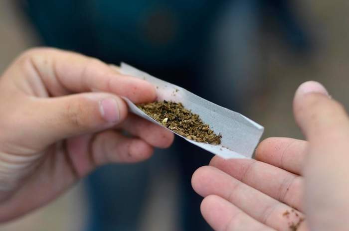 Поліція ніяк не може встановити походження марихуани, якою обкурилися двоє тернополян