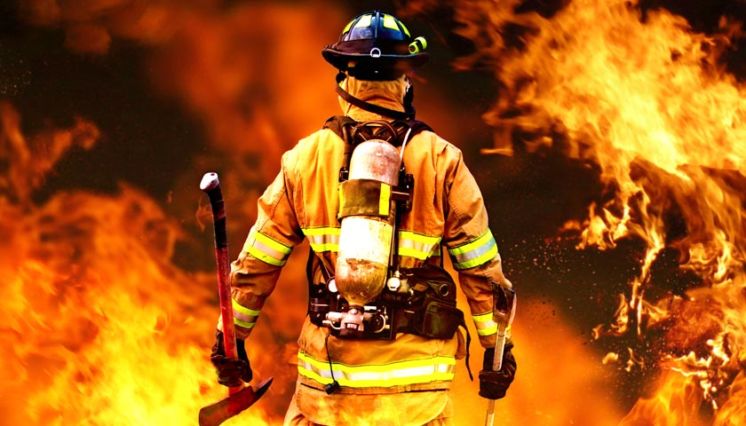 Тернопільські правоохоронці встановлюють причину масштабної пожежі в складських приміщеннях