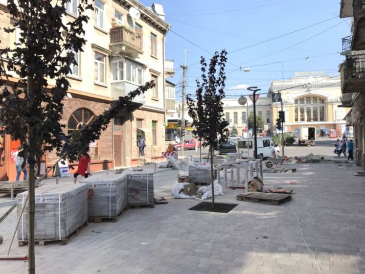 Вулиця у центральній частині Тернополя відновлює свій історичний вигляд (фото)