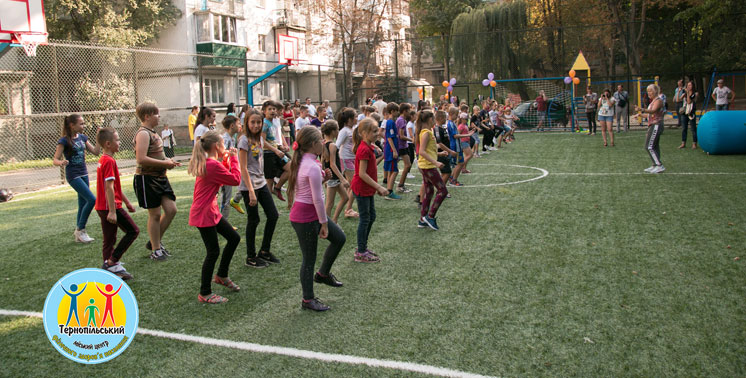 На масиві «Східний» у Тернополі відкрили ще один дитячий спортмайданчик (ФОТО)