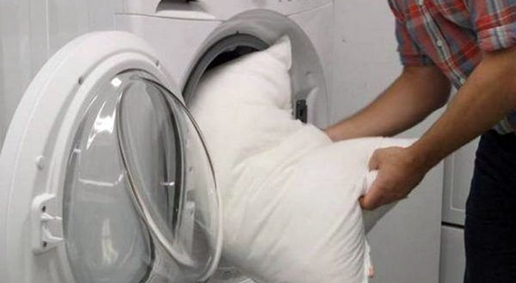 Як правильно прати подушки