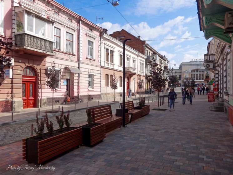 Оновлену вулицю Чорновола у Тернополі вже відкрили для проїзду (ФОТО)