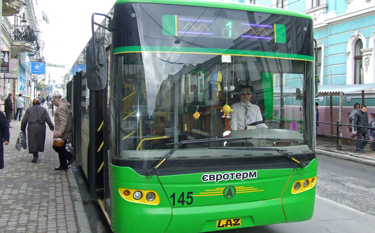 У Тернополі на 33 пропозиції роботи водієм тролейбуса – жодного бажаючого