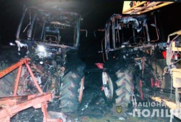 На Збаражчині невідомі підпалили сільськогосподарську техніку: згоріло два трактори (ФОТО)