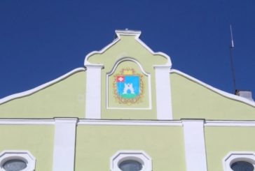 Фасад Кременецького краєзнавчого музею прикрасив герб міста (ФОТО)