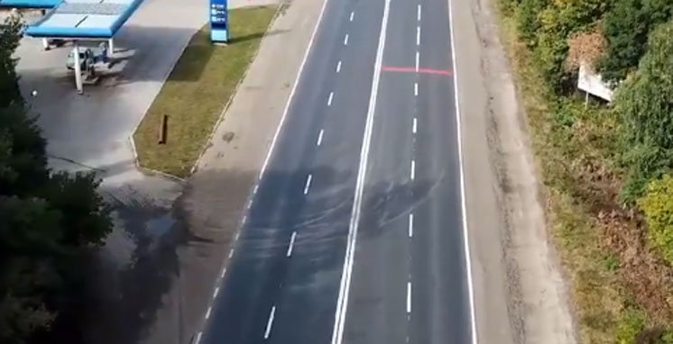 Гройсман показав дорогу на Тернопільщині, яку відремонтували вперше за 37 років (ВІДЕО)