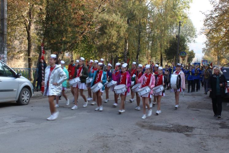 У Бережанах відбувся марш патріотів (ФОТО)