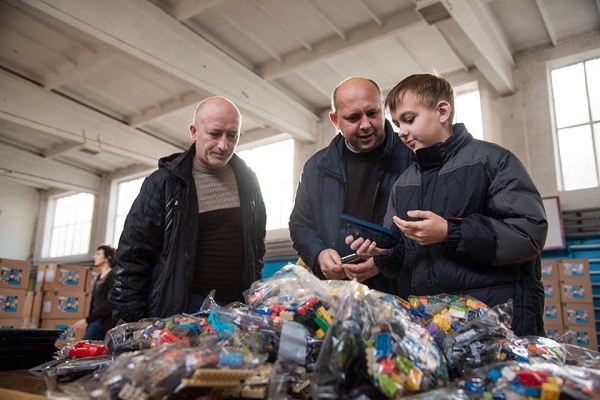 Перші класи шкіл Тернопільщини забезпечили наборами LEGO PlayBox (ФОТО)