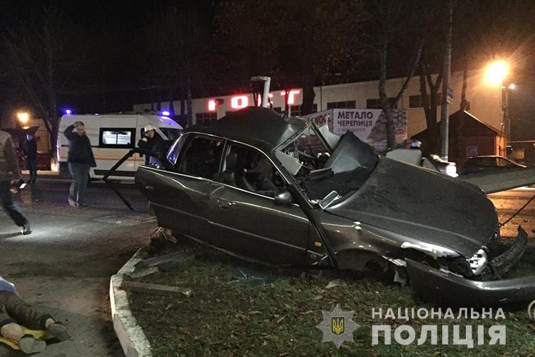 У Тернополі 25-річний чоловік загинув врізавшись на авто в електроопору (ФОТО)