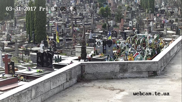 У Тернополі, на Микулинецькому кладовищі, “терористи” осквернили могили загиблих воїнів АТО