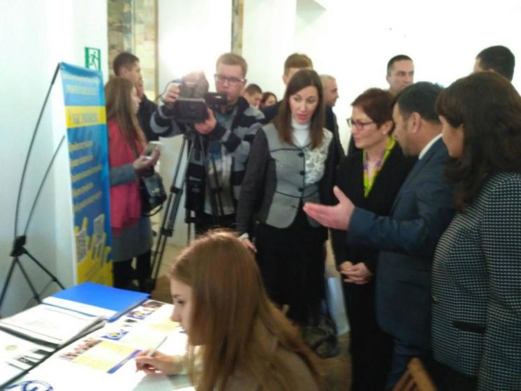 У Тернополі 300 випускників стали учасниками ярмарки вакансій (ФОТО)