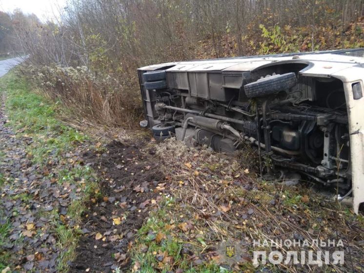 На Тернопільщині в аварію потрапив рейсовий автобус: загинув водій (ФОТО)