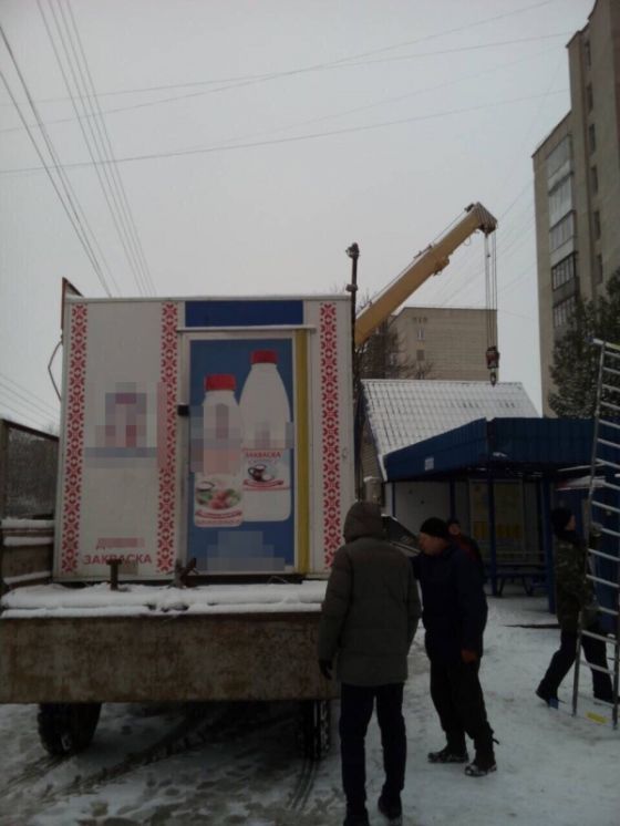У Тернополі демонтували незаконну «Слов’яночку» (ФОТО)