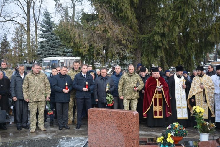 У Тернополі, на Микулинецькому цвинтарі, молилися за світлу пам’ять захисників України (ФОТО)