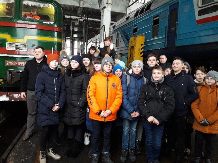 Тернопільські школярі побувати в ролі машиніста дизель-поїзда (ФОТО)
