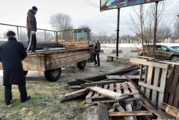 У Тернополі демонтували ще один літній майданчик і вивезли на сміттєзвалище (ФОТО)