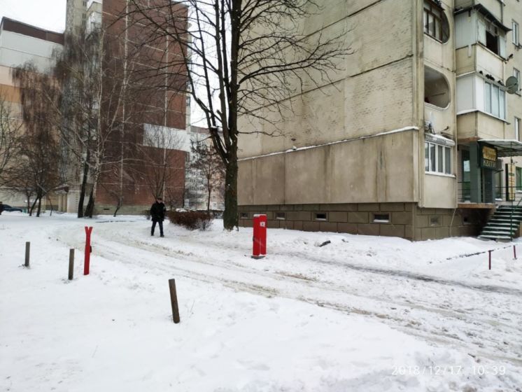 У Тернополі, на вулиці Київській, демонтували незаконний обмежувач руху (ФОТО)