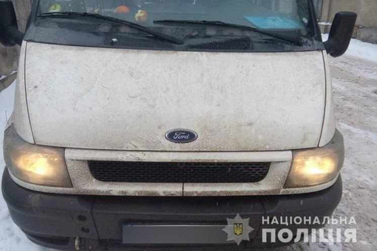 Викрадене у Тернополі авто, працівники поліції зупинили у Кременці