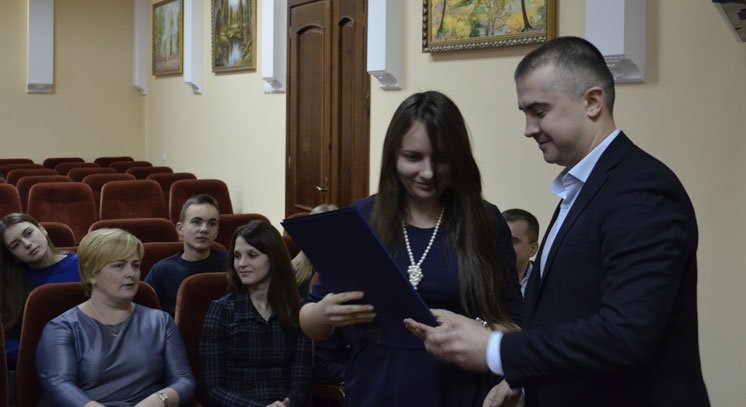У прокуратурі Тернопільської області нагородили переможців конкурсу студентських творчих робіт (ФОТО)
