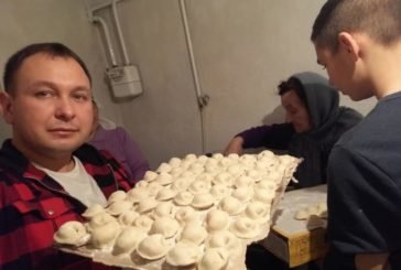 5 тисяч пельменів і 13 тисяч вареників: мешканці Тернопільщини приготували святкові смаколики для військових на Сході