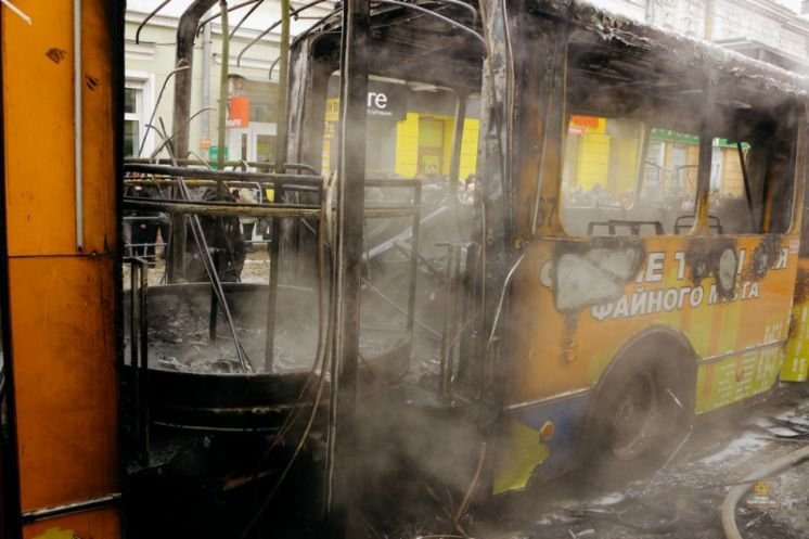 Експерти визначили, чому в Тернополі згорів тролейбус