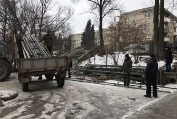 У Тернополі демонтували ще один літній майданчик (ФОТО)