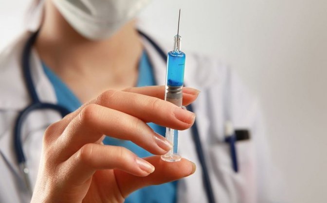 Наприкінці травня вакцинуватимуть освітян: як записатися