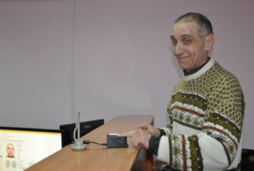 «Все свідоме життя був без паспорта»: Тернополі чоловік у 53 роки вперше отримав основний документ