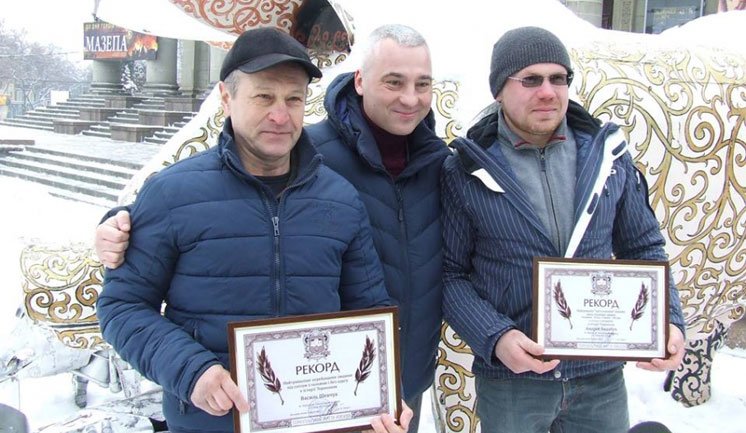 У Тернополі – нові рекорди: в снігу й зі цвяхами (ФОТО)