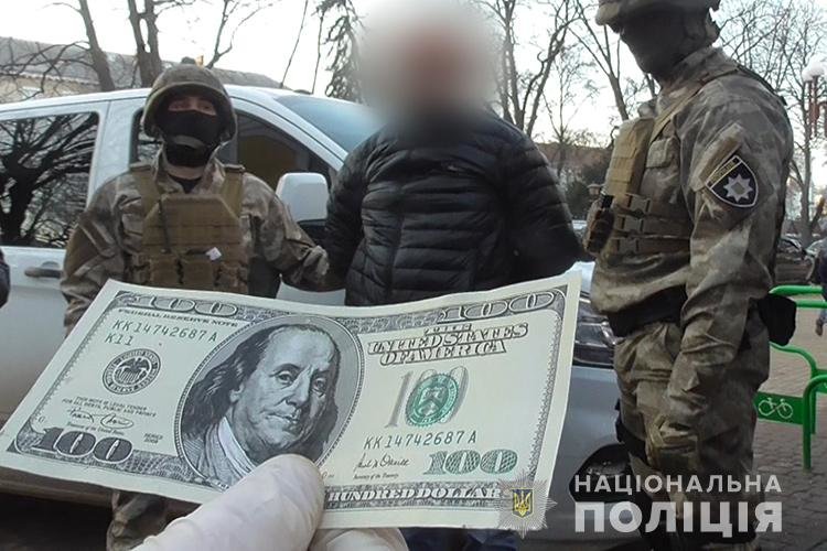 Під час спецоперації правоохоронці Тернопільщини затримали вимагача