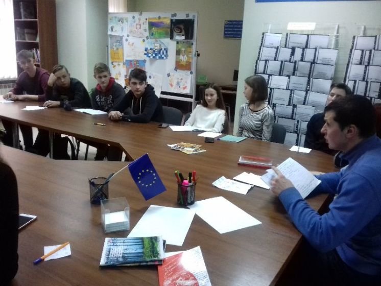 Тернопільські старшокласники навчились розпізнавати характер за почерком (ФОТО)