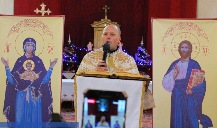 Тернопільський священик уже рік молиться в Інтернеті
