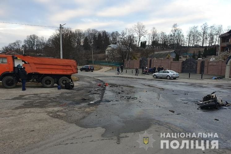 Виїхав на зустрічну смугу та врізався у КамАЗ: на Тернопільщині в ДТП загинув мотоцикліст