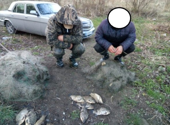 На річці Збруч на Борщівщині браконьєри сітками ловили рибу (ФОТО)