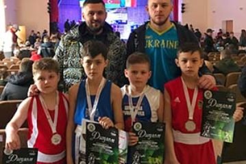 Юні тернопільські боксери привезли дві золотих, одну срібну і одну бронзову медалі з турніру на Черкащині