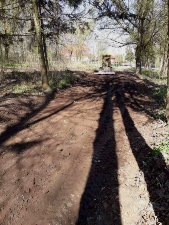 На вул. Чумацькій у Тернополі розпочали прокладати вело- та пішохідну доріжки (ФОТО)