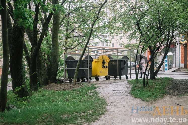 У Тернополі почали «фільтрувати» сміття. Дощем… Що не так у файному місті? (ФОТО)
