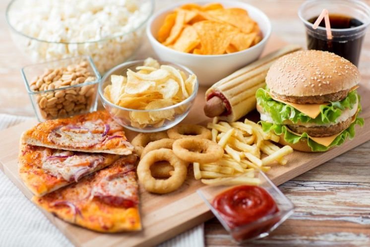8 продуктів, які кардіологи категорично забороняють їсти