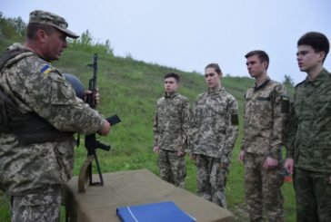 Старшокласники Тернопільщини проходять військовий вишкіл на базі окремої артилерійської бригади ОК «Захід» (ФОТО)