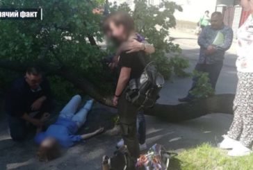 У Тернополі дерево впало на перехожу: жінка з численними травмами у лікарні
