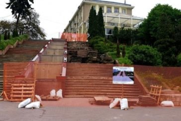 Біля фонтану «Сльози Гронського» у Тернополі вперше за 40 років капітально ремонтують сходи (ФОТО)