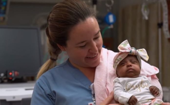 У США врятували новонароджену дівчинку, вагою у 245 грамів 