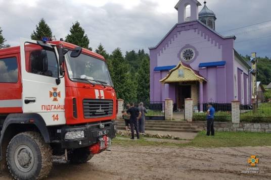 На Підгаєччині виникла пожежа в храмі (ФОТО)