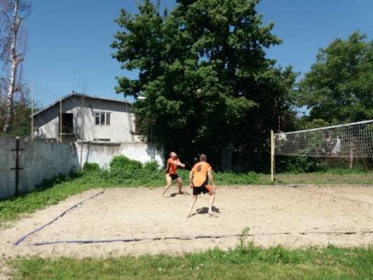 У Великих Гаях поблизу Тернополя грали у пляжний волейбол